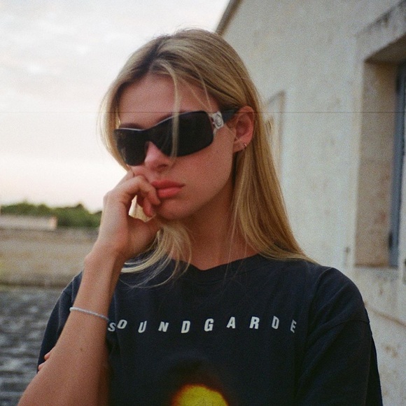 Chanel Camellia Sunglasses - Picture 6 of 8